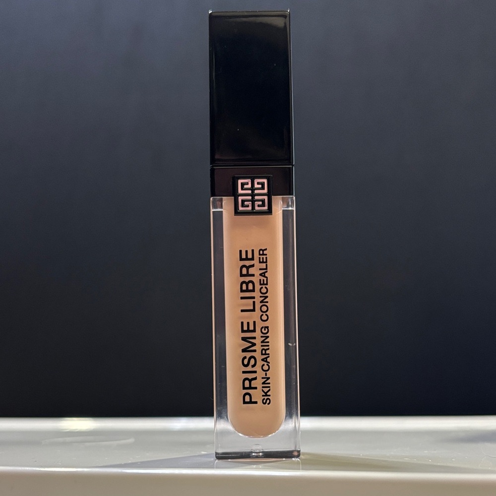 Givenchy Prisme Libre Skin-Caring Concealer